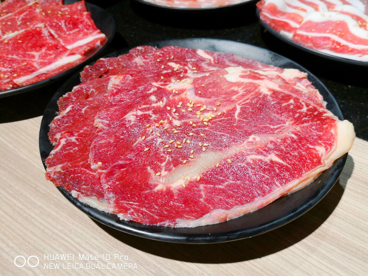 【食。基隆】甲賀日式炭火燒肉〜基隆燒肉吃到飽推薦!60種無限加點食材,親切的桌邊幫烤服務,可以帶毛小孩吃烤肉唷