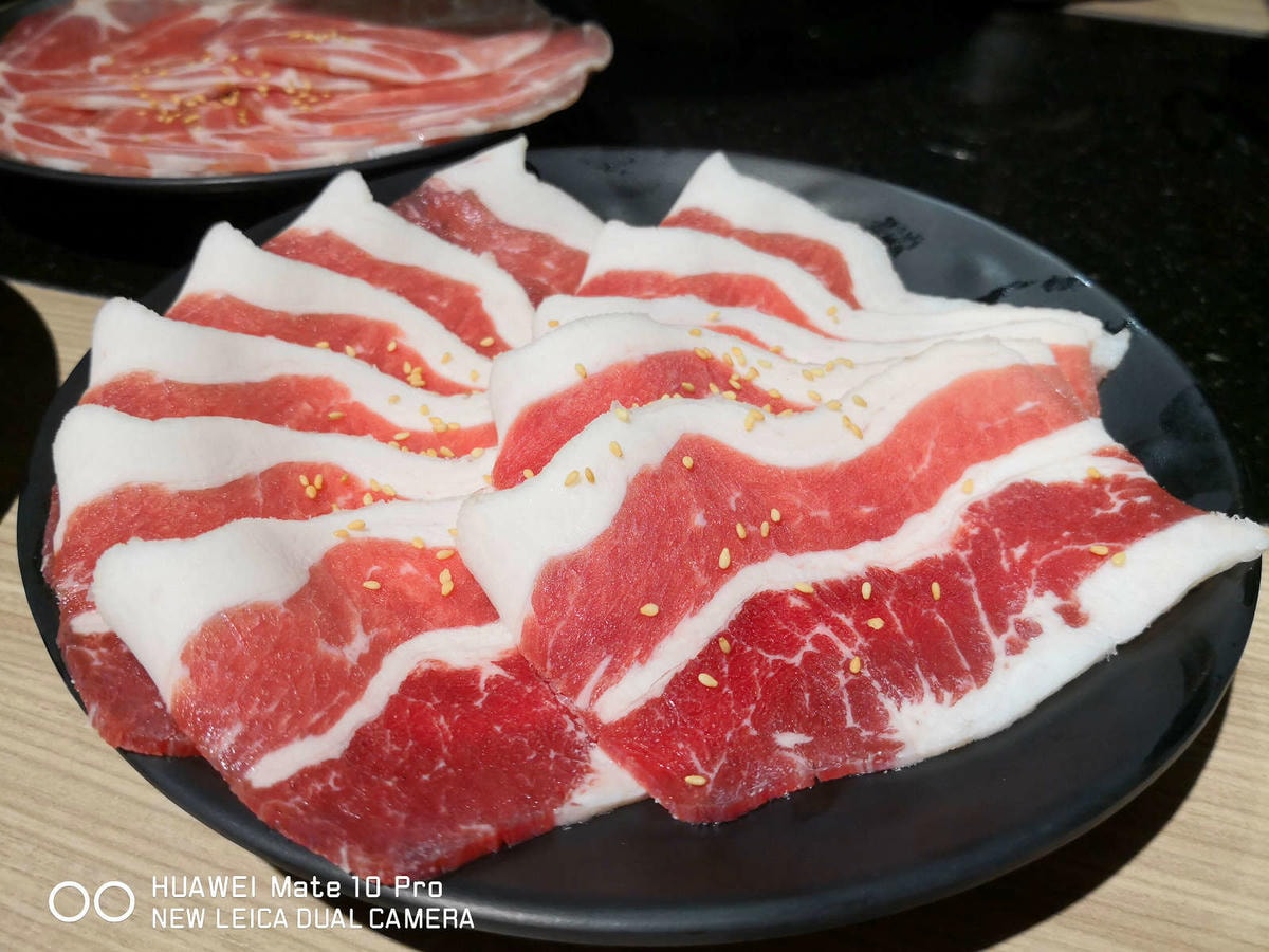 【食。基隆】甲賀日式炭火燒肉〜基隆燒肉吃到飽推薦!60種無限加點食材,親切的桌邊幫烤服務,可以帶毛小孩吃烤肉唷