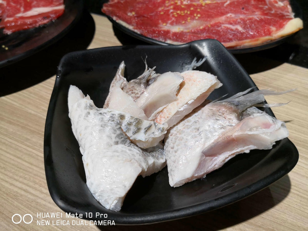 【食。基隆】甲賀日式炭火燒肉〜基隆燒肉吃到飽推薦!60種無限加點食材,親切的桌邊幫烤服務,可以帶毛小孩吃烤肉唷