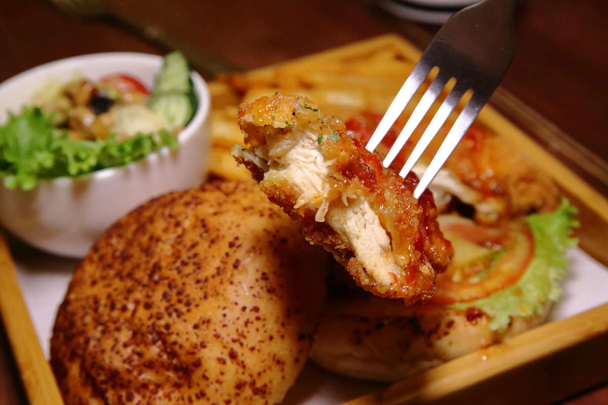 【食。桃園】DeMo House 戴莫好食屋〜貓控不能錯過的超療癒貓咪餐廳！敲可愛喵星人陪你吃早午餐！(寵物友善餐廳)