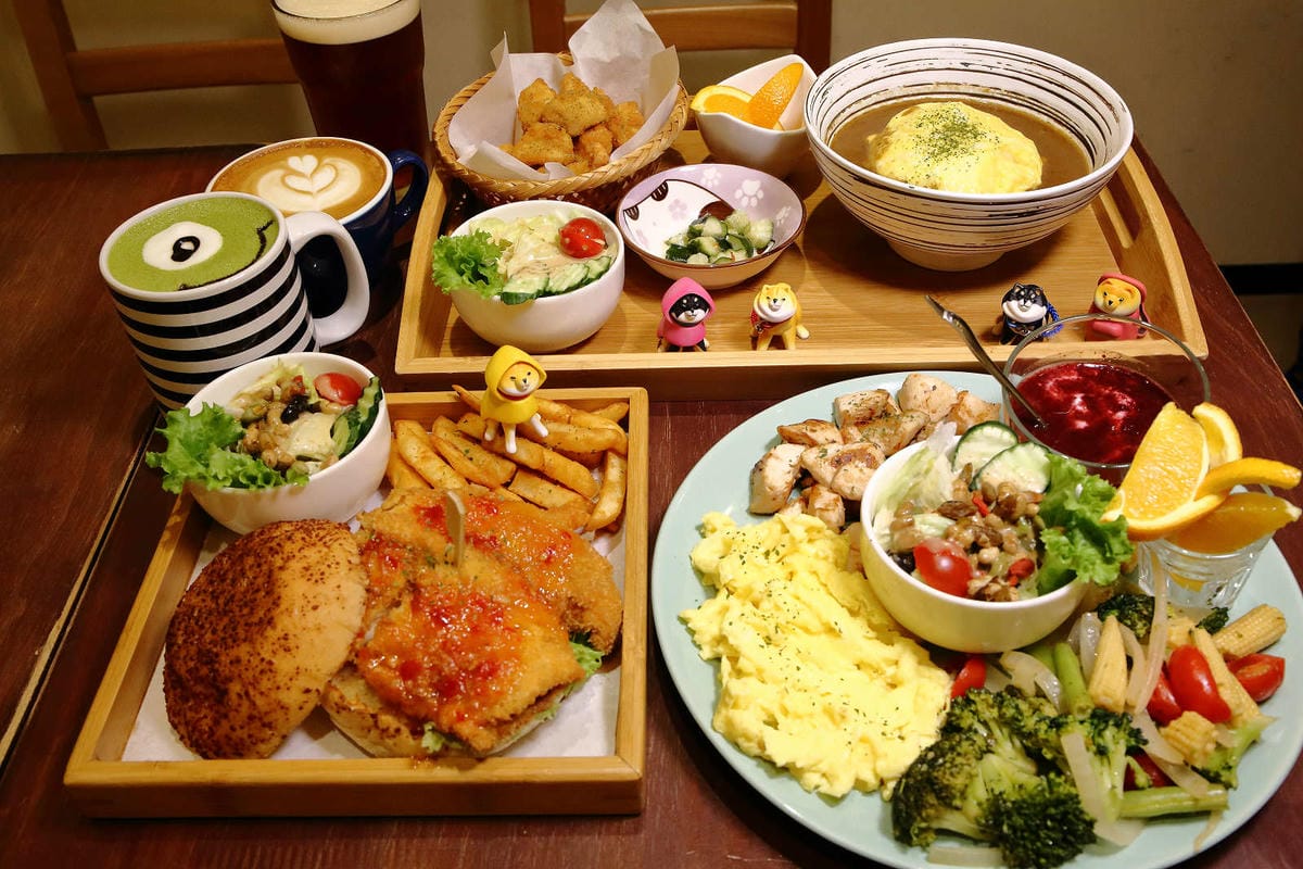 【食。桃園】DeMo House 戴莫好食屋〜貓控不能錯過的超療癒貓咪餐廳！敲可愛喵星人陪你吃早午餐！(寵物友善餐廳)
