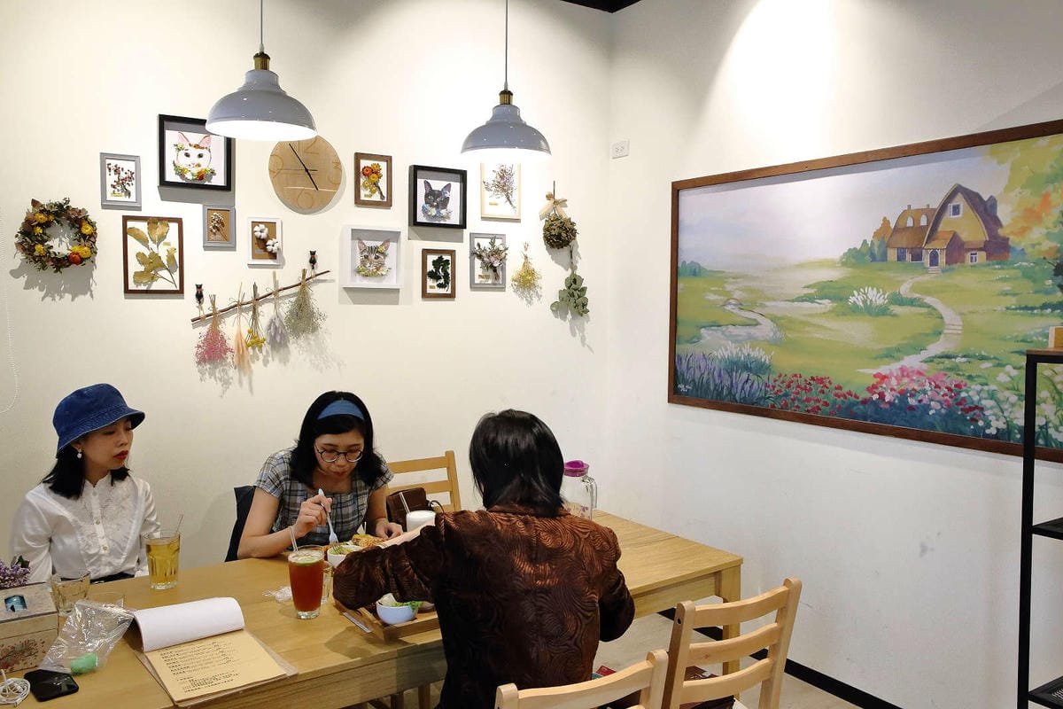 【食。桃園】DeMo House 戴莫好食屋〜貓控不能錯過的超療癒貓咪餐廳！敲可愛喵星人陪你吃早午餐！(寵物友善餐廳)