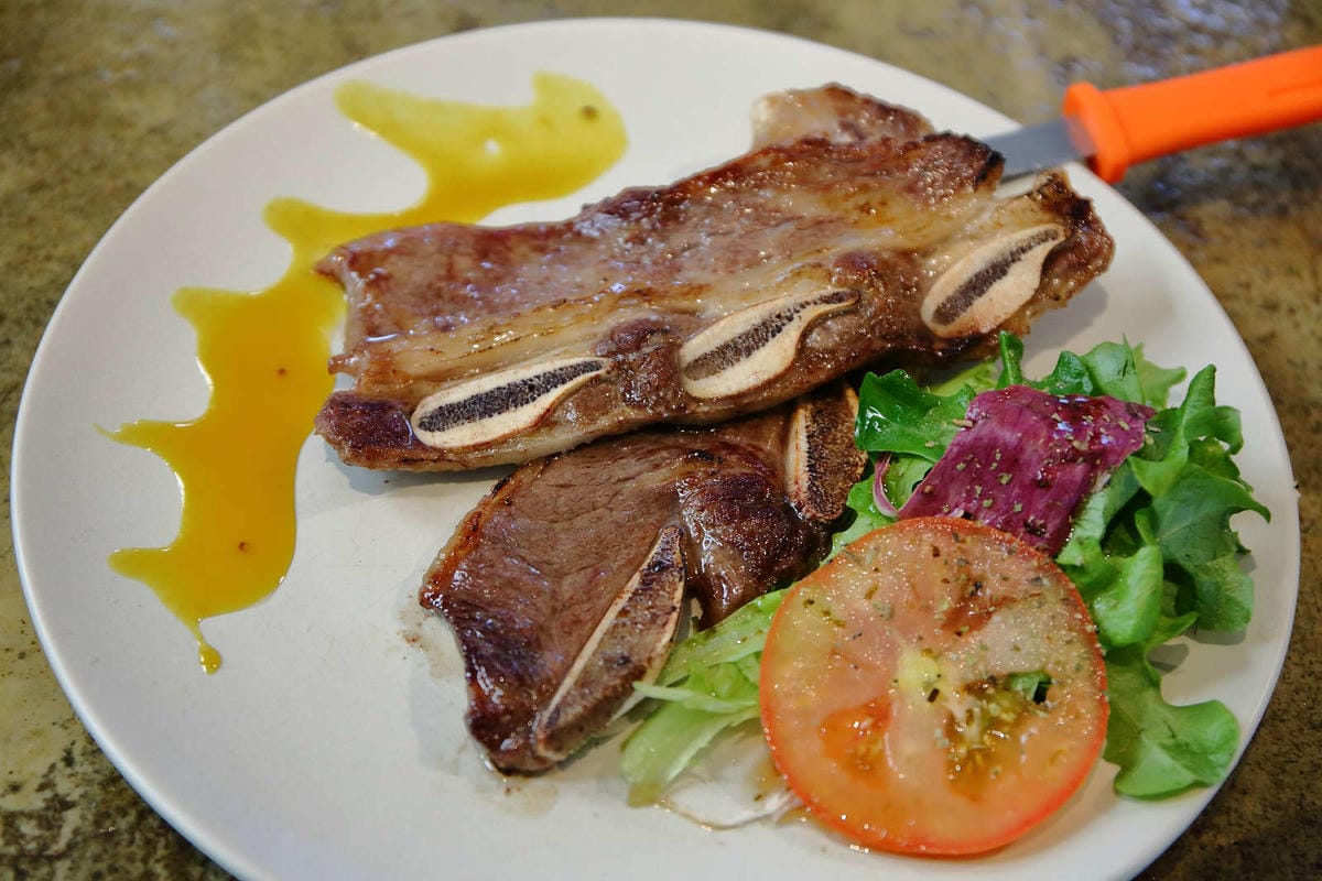 【食。深坑】wow cafe’〜深山裡的寵物友善咖啡廳，帶毛小孩去青草地奔跑吧！親子寵物餐廳/狗狗游泳池/早午餐