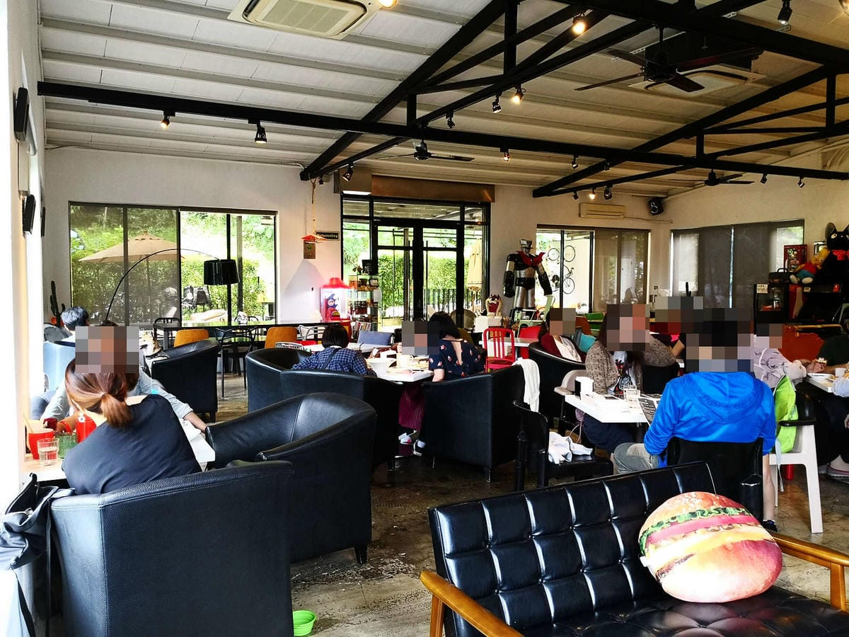 【食。深坑】wow cafe’〜深山裡的寵物友善咖啡廳，帶毛小孩去青草地奔跑吧！親子寵物餐廳/狗狗游泳池/早午餐