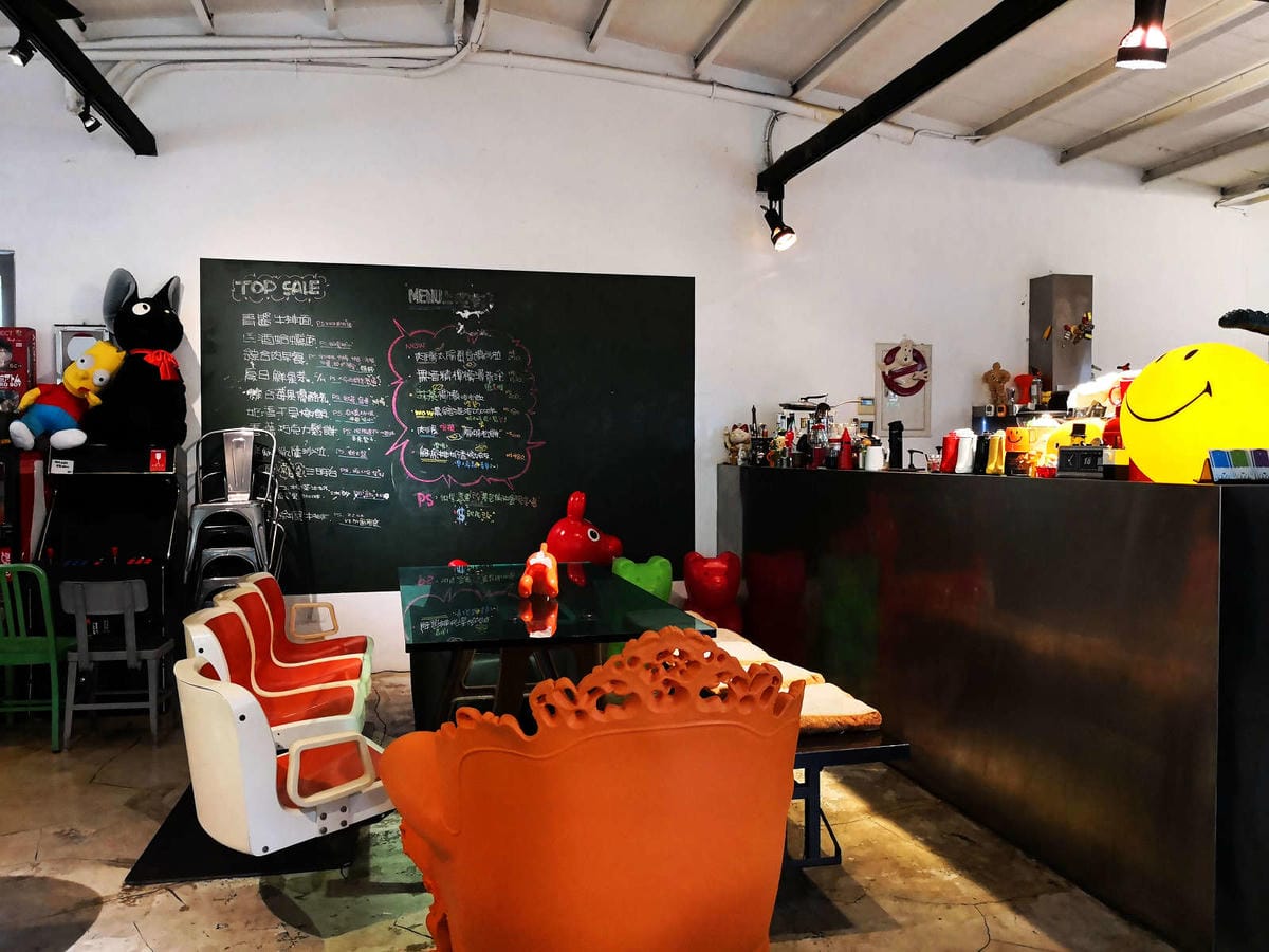 【食。深坑】wow cafe’〜深山裡的寵物友善咖啡廳，帶毛小孩去青草地奔跑吧！親子寵物餐廳/狗狗游泳池/早午餐