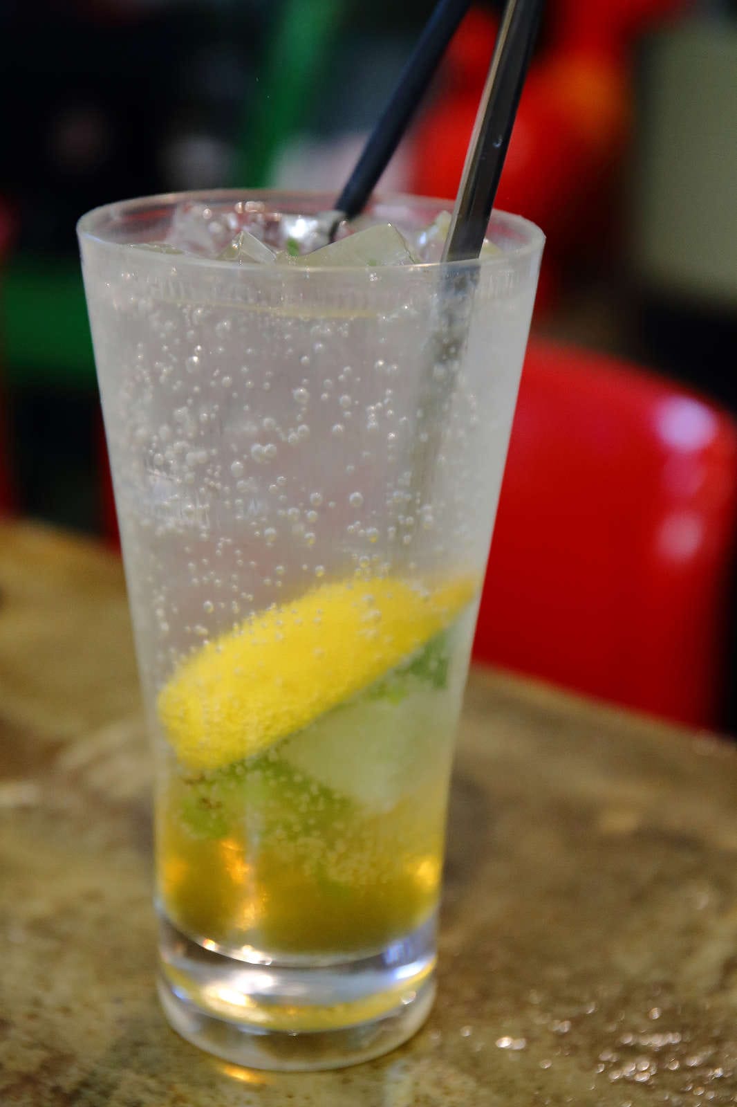 【食。深坑】wow cafe’〜深山裡的寵物友善咖啡廳，帶毛小孩去青草地奔跑吧！親子寵物餐廳/狗狗游泳池/早午餐