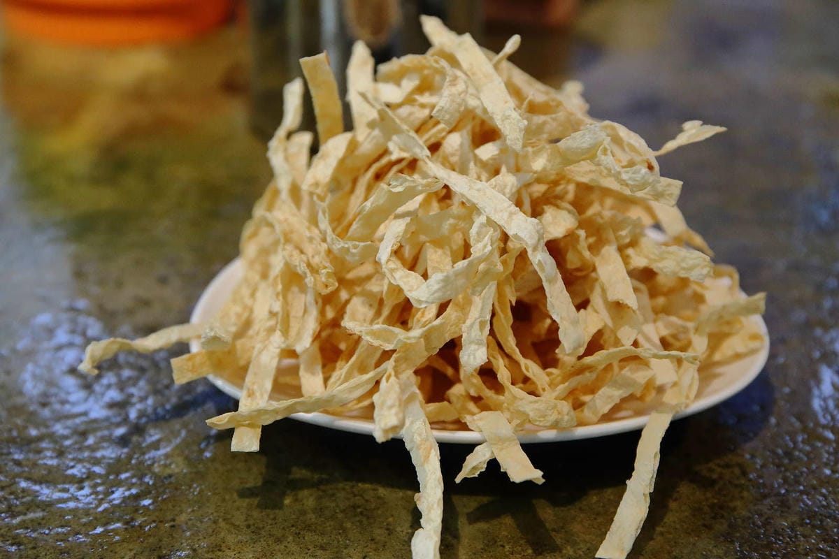 【食。深坑】wow cafe’〜深山裡的寵物友善咖啡廳，帶毛小孩去青草地奔跑吧！親子寵物餐廳/狗狗游泳池/早午餐