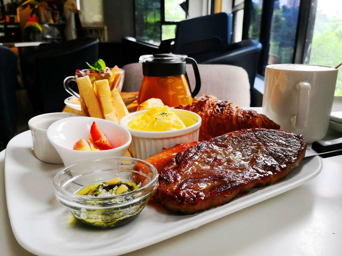 【食。深坑】wow cafe’〜深山裡的寵物友善咖啡廳，帶毛小孩去青草地奔跑吧！親子寵物餐廳/狗狗游泳池/早午餐