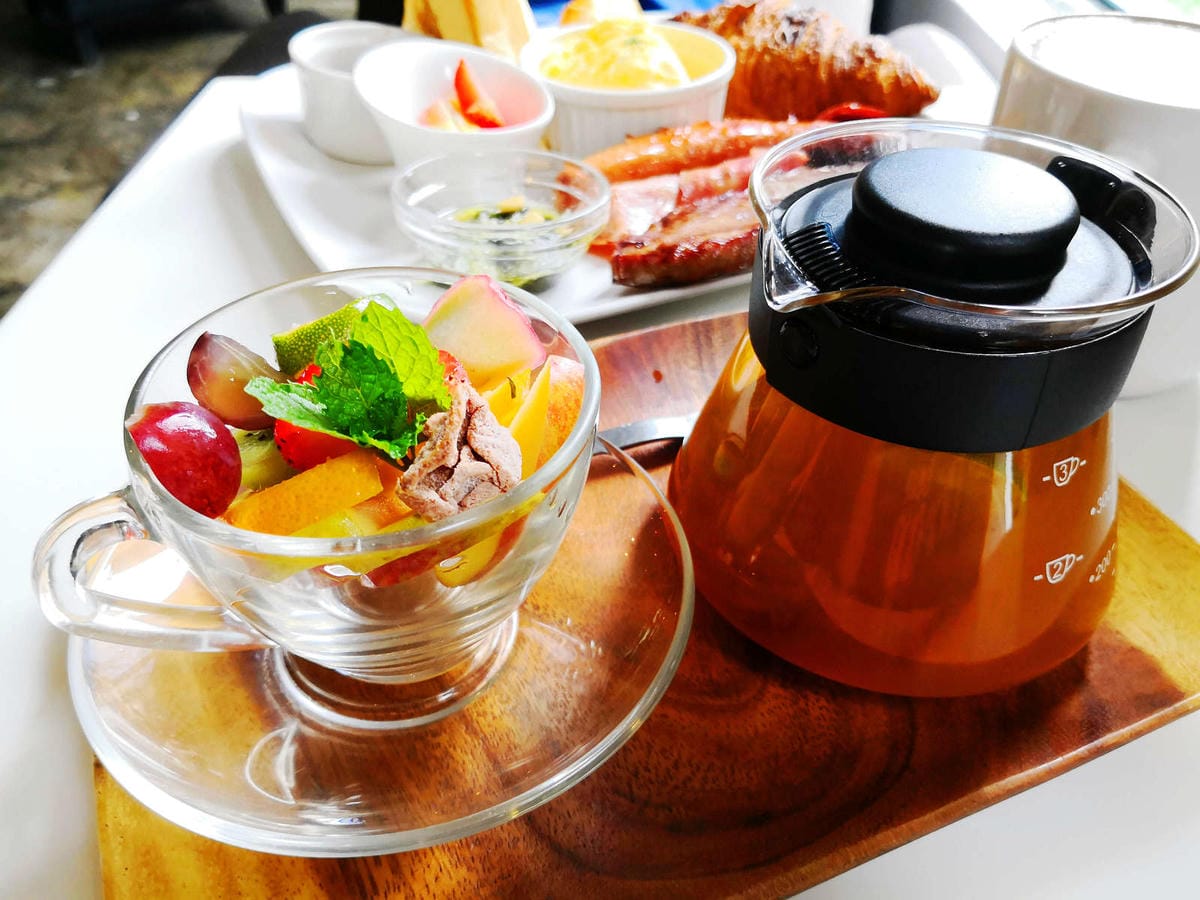 【食。深坑】wow cafe’〜深山裡的寵物友善咖啡廳，帶毛小孩去青草地奔跑吧！親子寵物餐廳/狗狗游泳池/早午餐