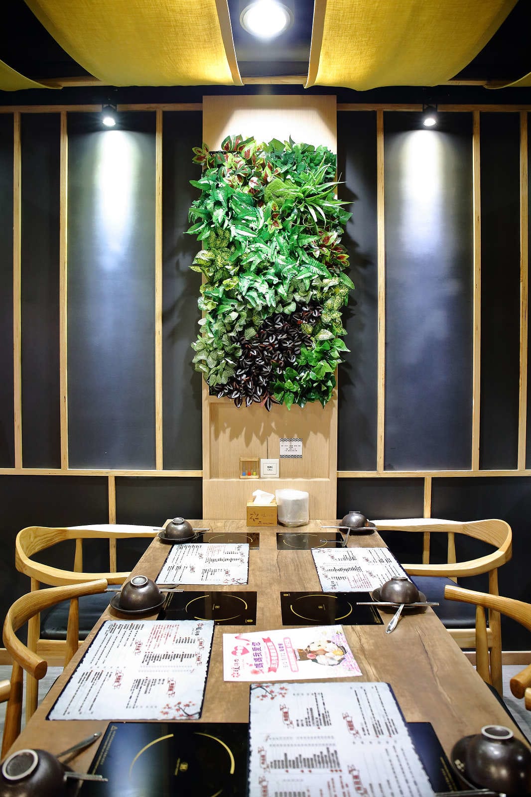 【食。基隆】暖鍋物-義二店〜消夜文！基隆深夜食堂吃什麼？烈焰中的燒酒雞鍋，「比臉大N倍」超高CP值肉盤只要396元！