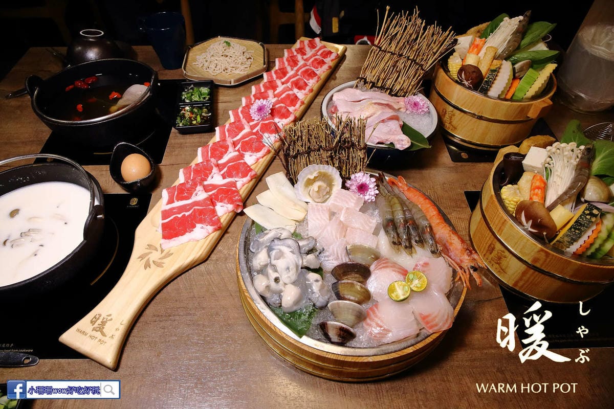 【食。基隆】暖鍋物-義二店〜消夜文！基隆深夜食堂吃什麼？烈焰中的燒酒雞鍋，「比臉大N倍」超高CP值肉盤只要396元！