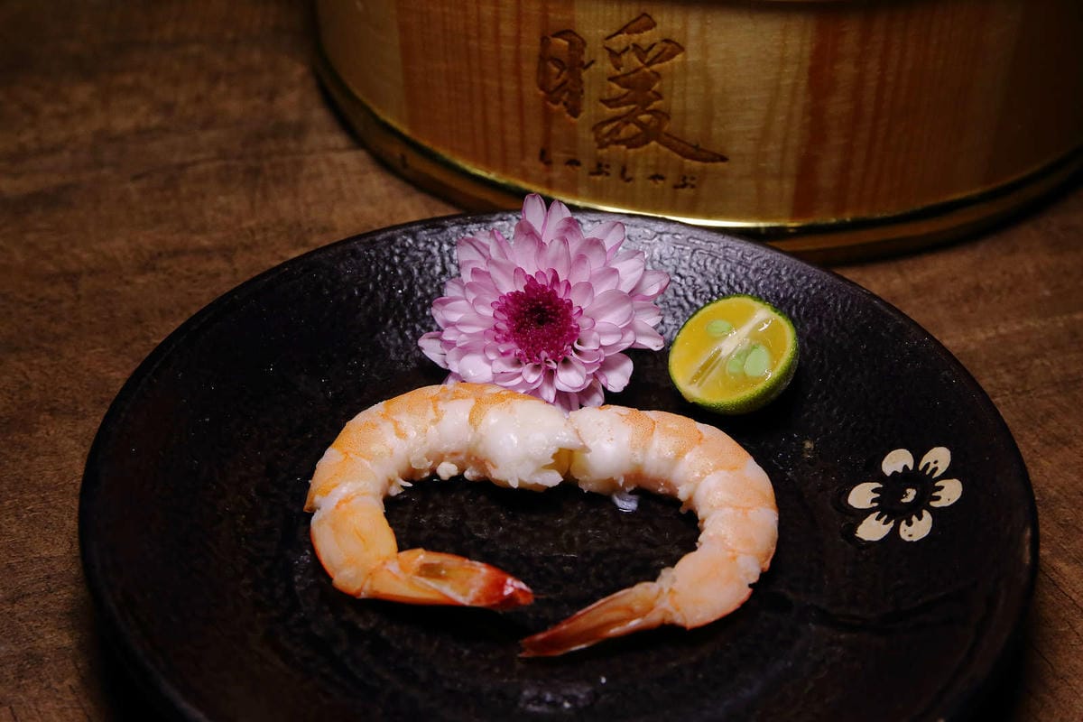 【食。基隆】暖鍋物-義二店〜消夜文！基隆深夜食堂吃什麼？烈焰中的燒酒雞鍋，「比臉大N倍」超高CP值肉盤只要396元！