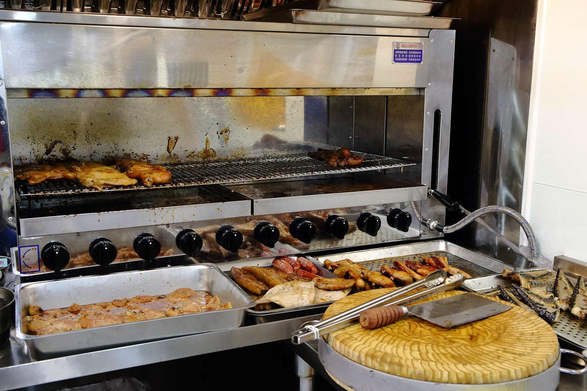 【食。台北】烤食煮盒-民生店〜小資上班族最愛便當！超人氣烤物便當，每日現烤清爽不油膩！(寵物友善餐廳)