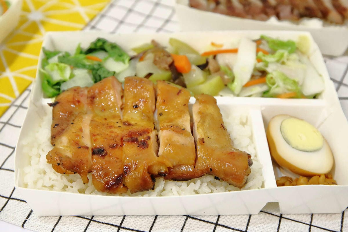 【食。台北】烤食煮盒-民生店〜小資上班族最愛便當！超人氣烤物便當，每日現烤清爽不油膩！(寵物友善餐廳)