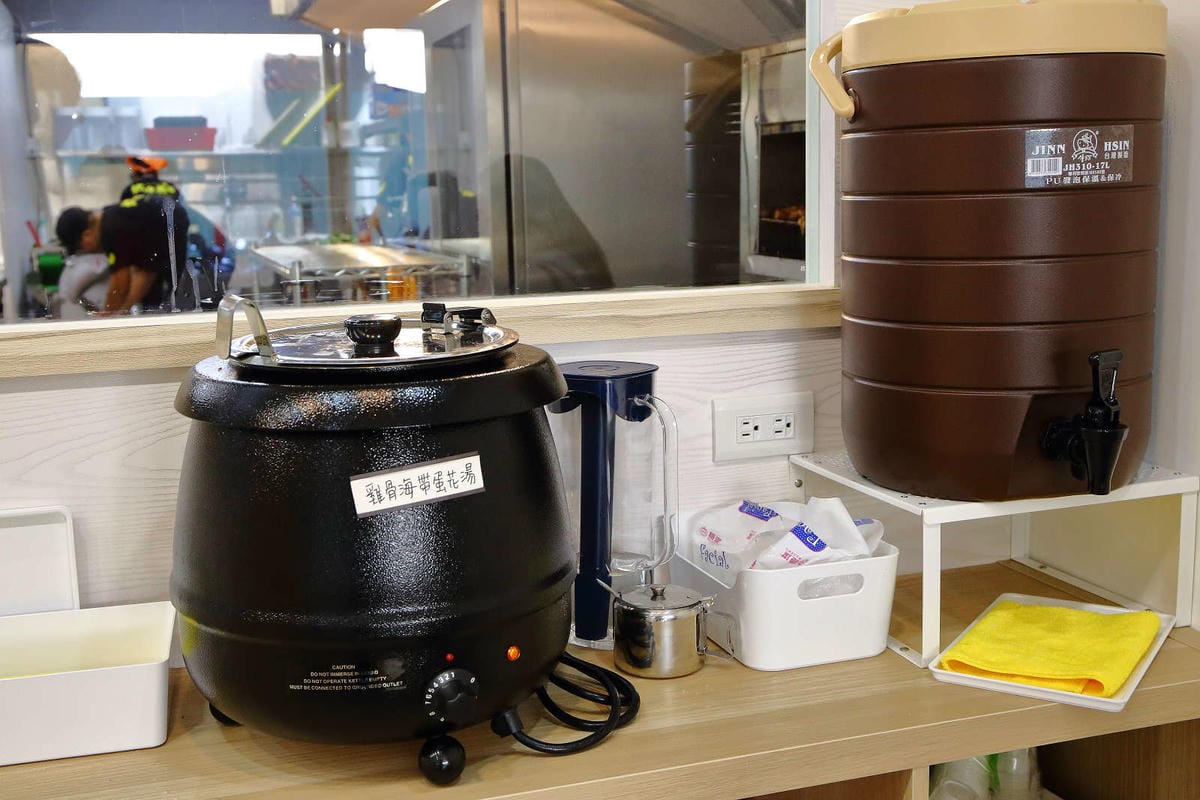 【食。台北】烤食煮盒-民生店〜小資上班族最愛便當！超人氣烤物便當，每日現烤清爽不油膩！(寵物友善餐廳)