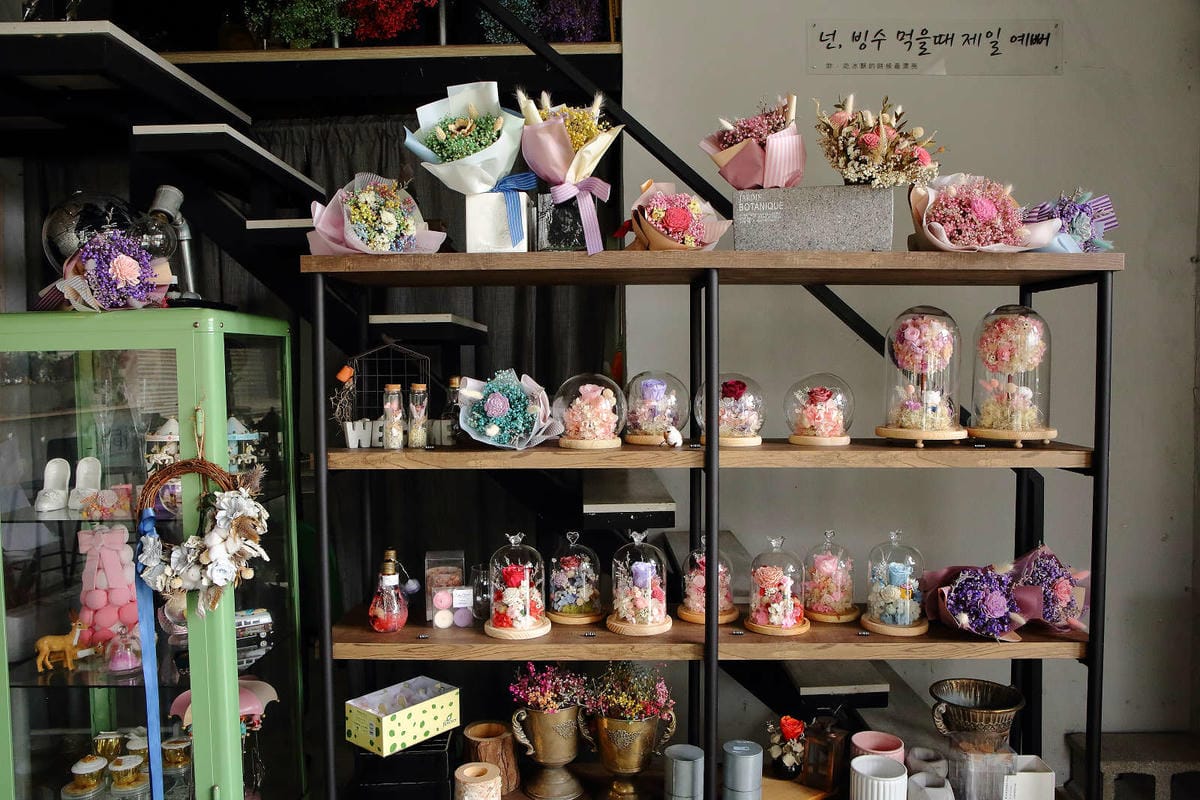 【食。中壢】花居樂花坊〜在花店吃冰？韓式冰品超吸睛，少女風格的花店好吃又好拍，人人都是網美！
