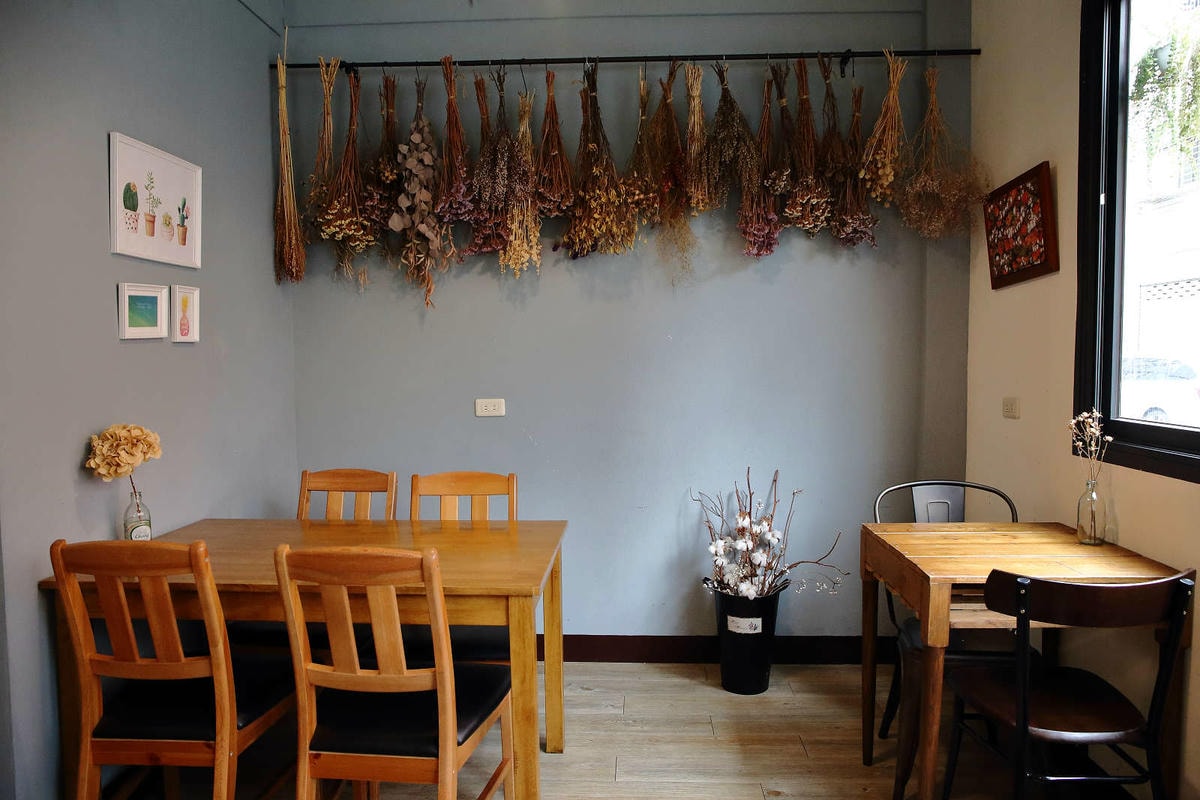 【食。桃園】煦煦早午餐〜被乾燥花包圍的網美早午餐,輕食手作餐點可口好吃,帶著毛小孩來約會吧!