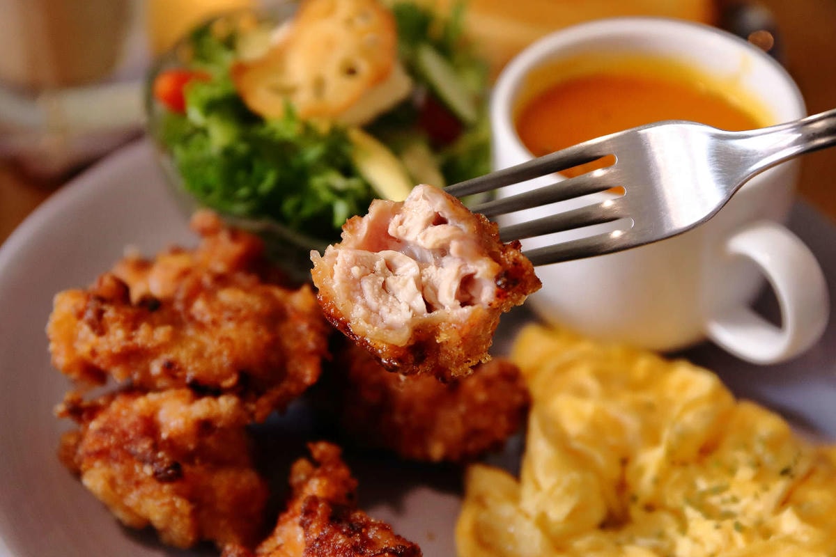 【食。桃園】煦煦早午餐〜被乾燥花包圍的網美早午餐,輕食手作餐點可口好吃,帶著毛小孩來約會吧!