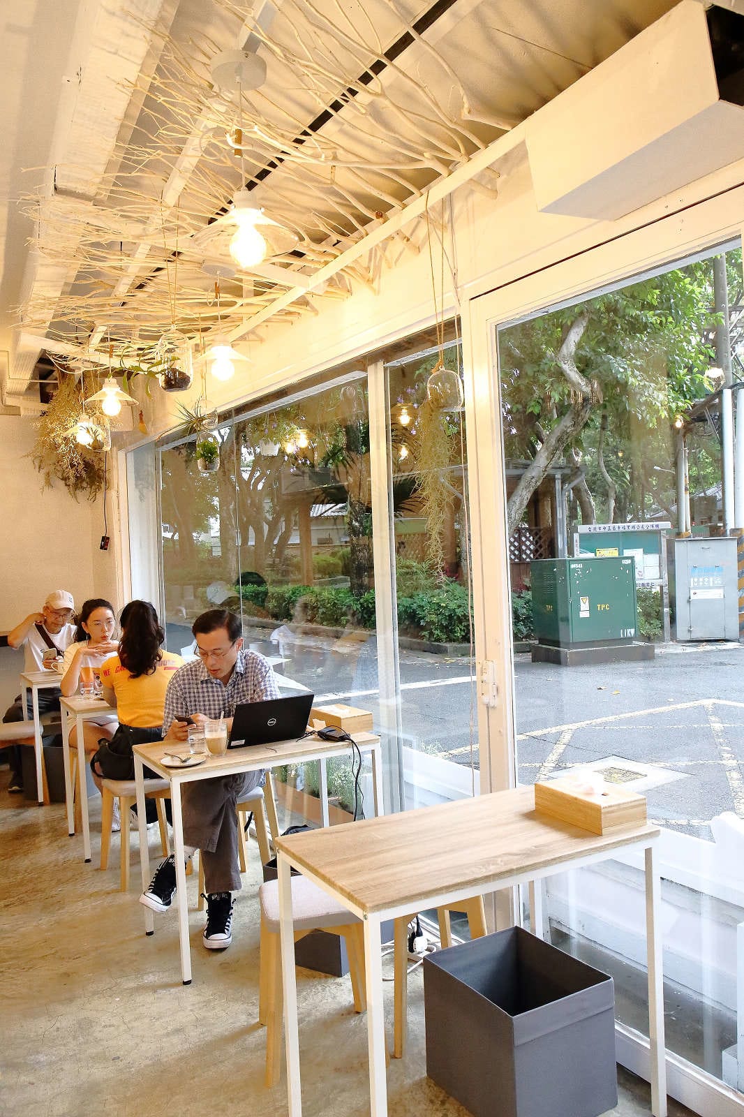 【食。台北】Caviar café+brunch魚子醬咖啡〜台北寵物餐廳推薦！可愛柴犬韓風咖啡店，美好的早午餐約會健康養生輕食料理