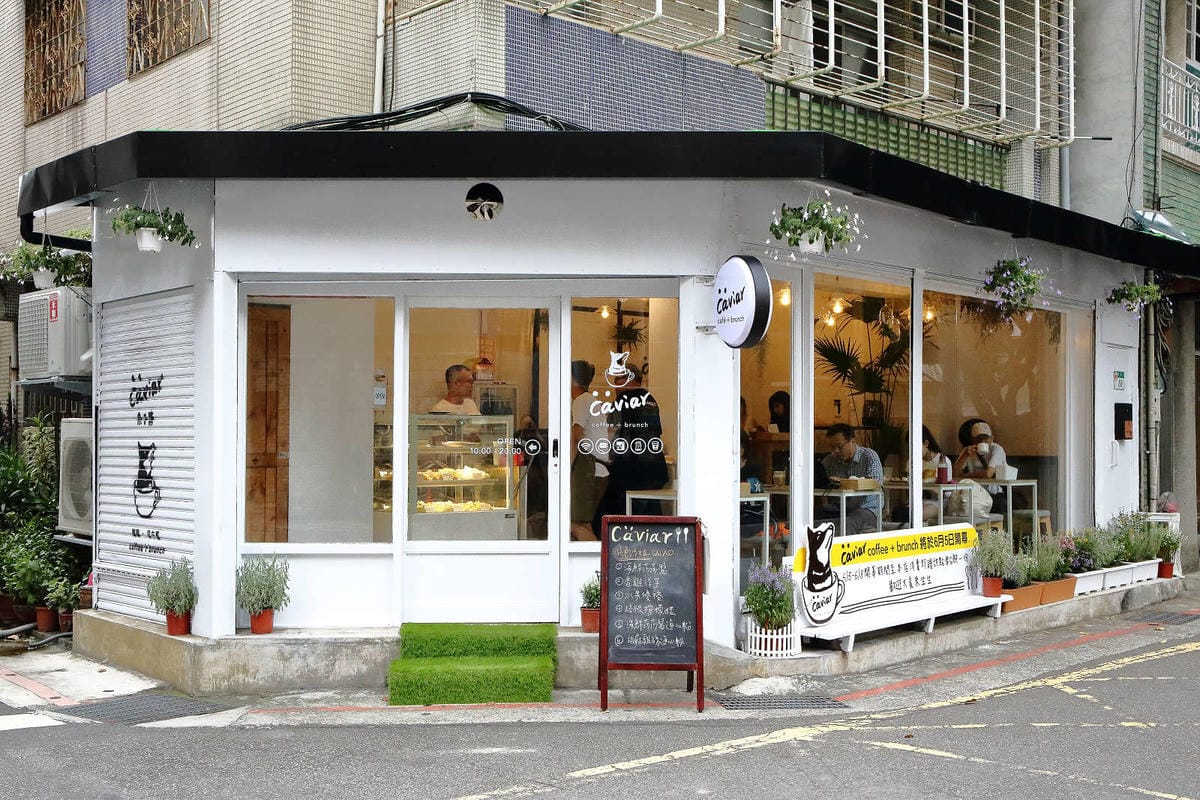 【食。台北】Caviar café+brunch魚子醬咖啡〜台北寵物餐廳推薦！可愛柴犬韓風咖啡店，美好的早午餐約會健康養生輕食料理