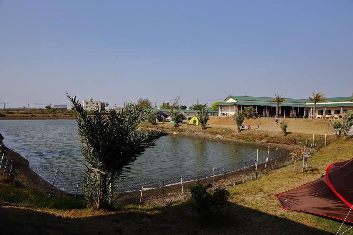 【宿。台南】四草舟屋〜台南寵物友善民宿,露營、划獨木舟、釣魚,帶著毛小孩來去住一晚!