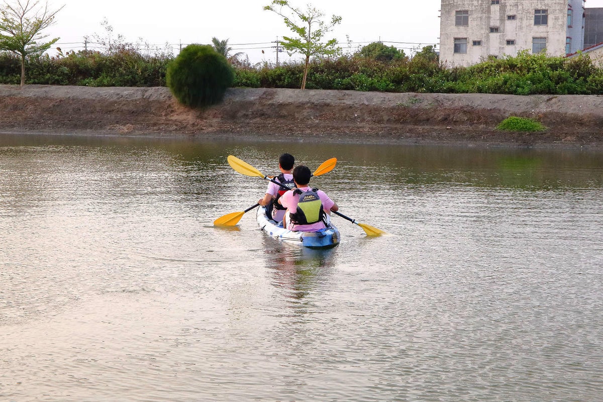 【宿。台南】四草舟屋〜台南寵物友善民宿,露營、划獨木舟、釣魚,帶著毛小孩來去住一晚!