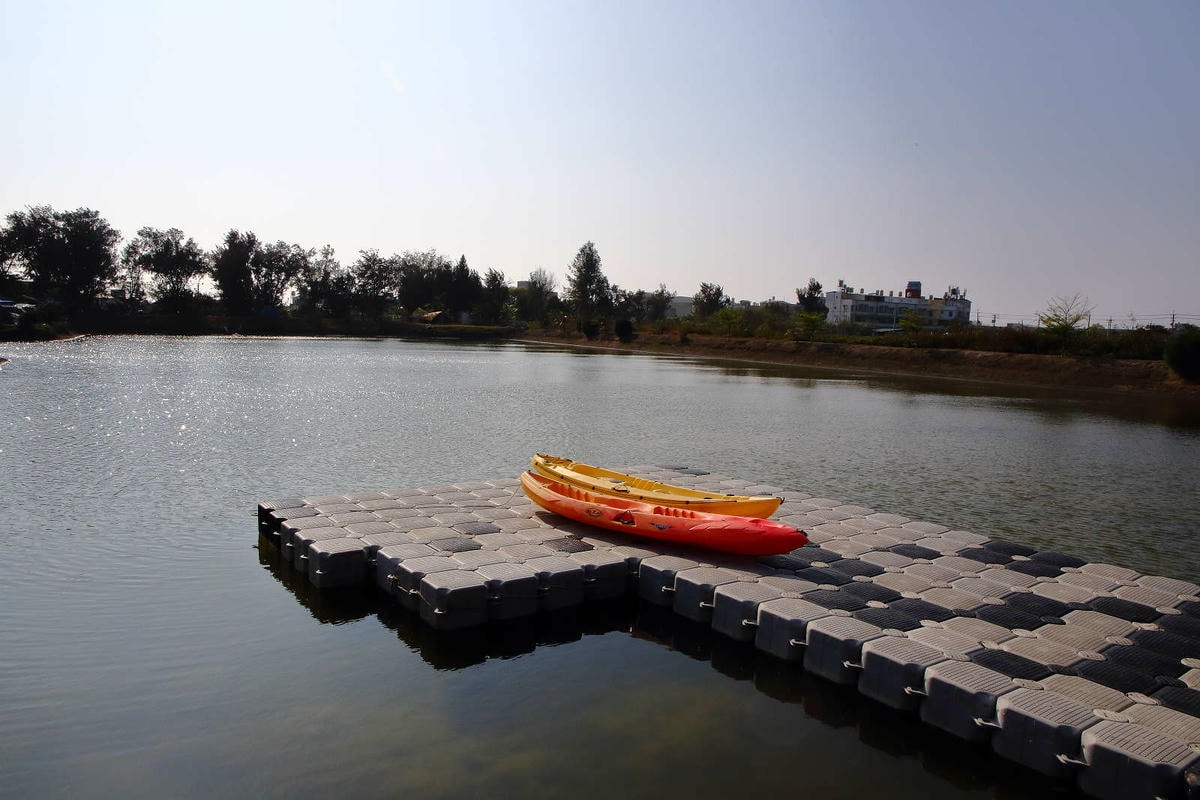 【宿。台南】四草舟屋〜台南寵物友善民宿,露營、划獨木舟、釣魚,帶著毛小孩來去住一晚!