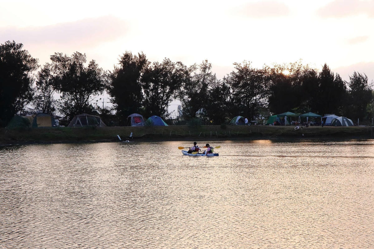 【宿。台南】四草舟屋〜台南寵物友善民宿,露營、划獨木舟、釣魚,帶著毛小孩來去住一晚!