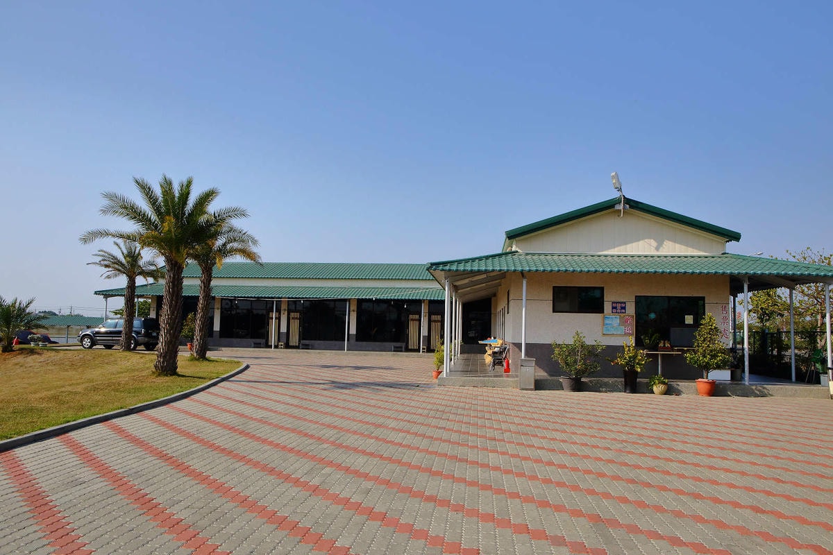 【宿。台南】四草舟屋〜台南寵物友善民宿,露營、划獨木舟、釣魚,帶著毛小孩來去住一晚!