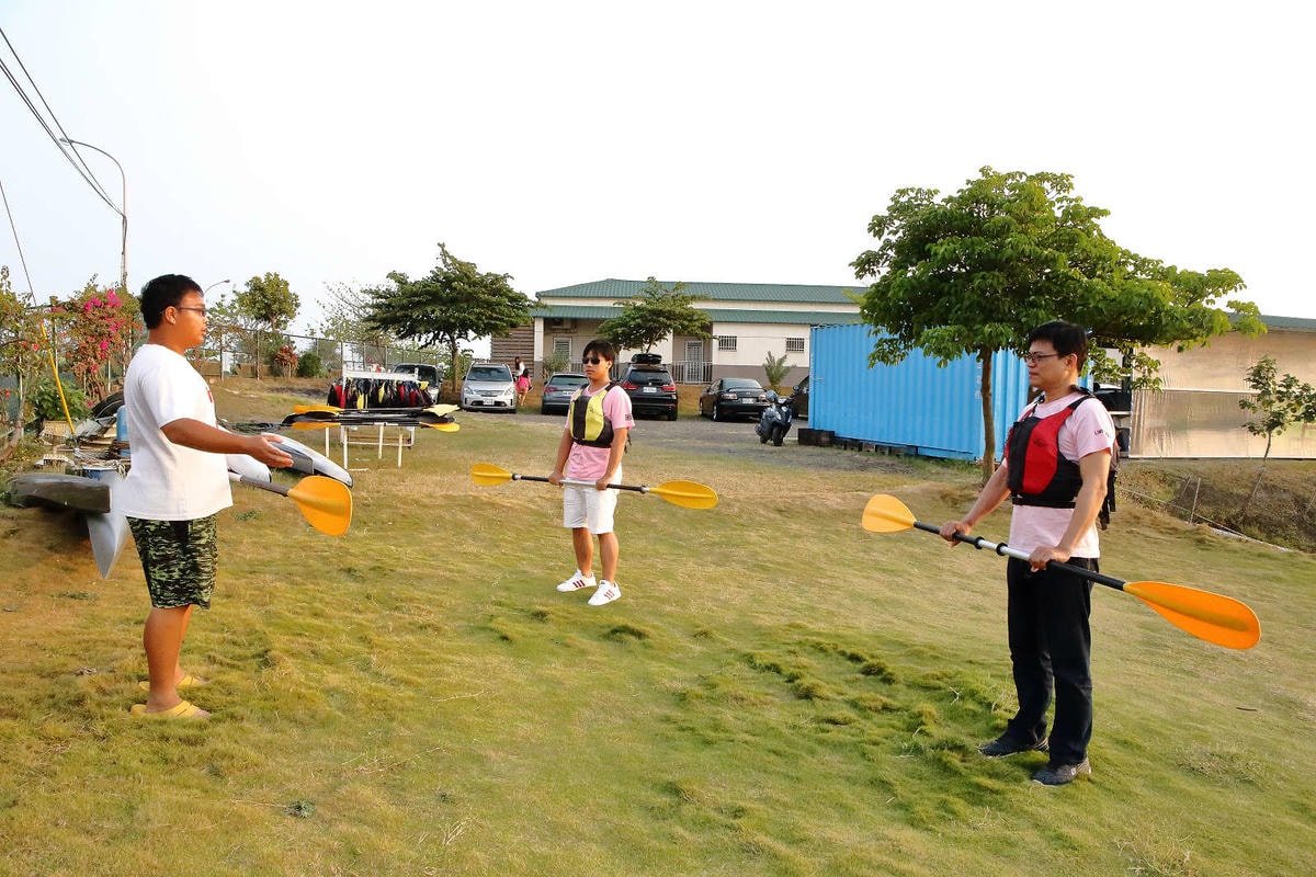 【宿。台南】四草舟屋〜台南寵物友善民宿,露營、划獨木舟、釣魚,帶著毛小孩來去住一晚!