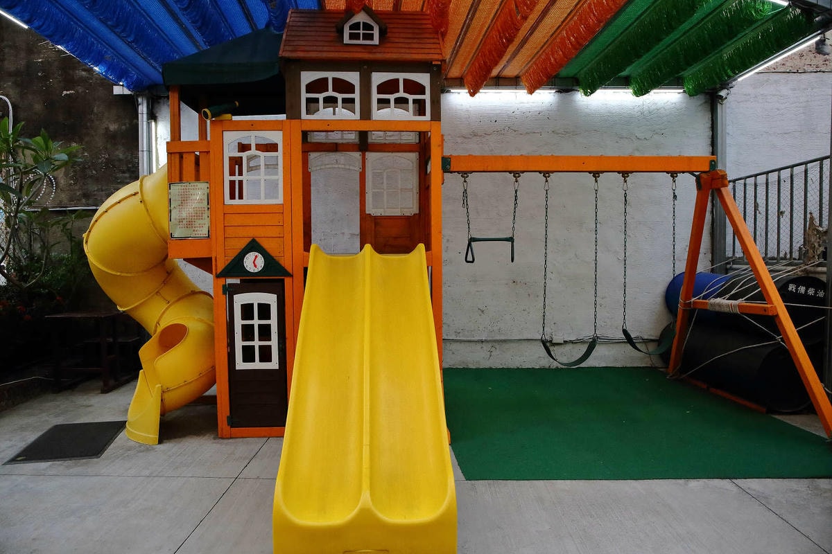 【食。台南】一七二營本部連軍事主題餐廳〜台南安平特色餐廳,戴鋼盔吃火鍋,軍事餐廳讓你體驗當兵的感覺,男人最珍貴的軍旅回憶!(已歇業)