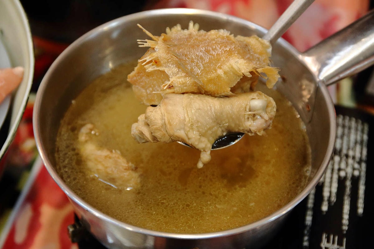 【食。台南】一七二營本部連軍事主題餐廳〜台南安平特色餐廳,戴鋼盔吃火鍋,軍事餐廳讓你體驗當兵的感覺,男人最珍貴的軍旅回憶!(已歇業)