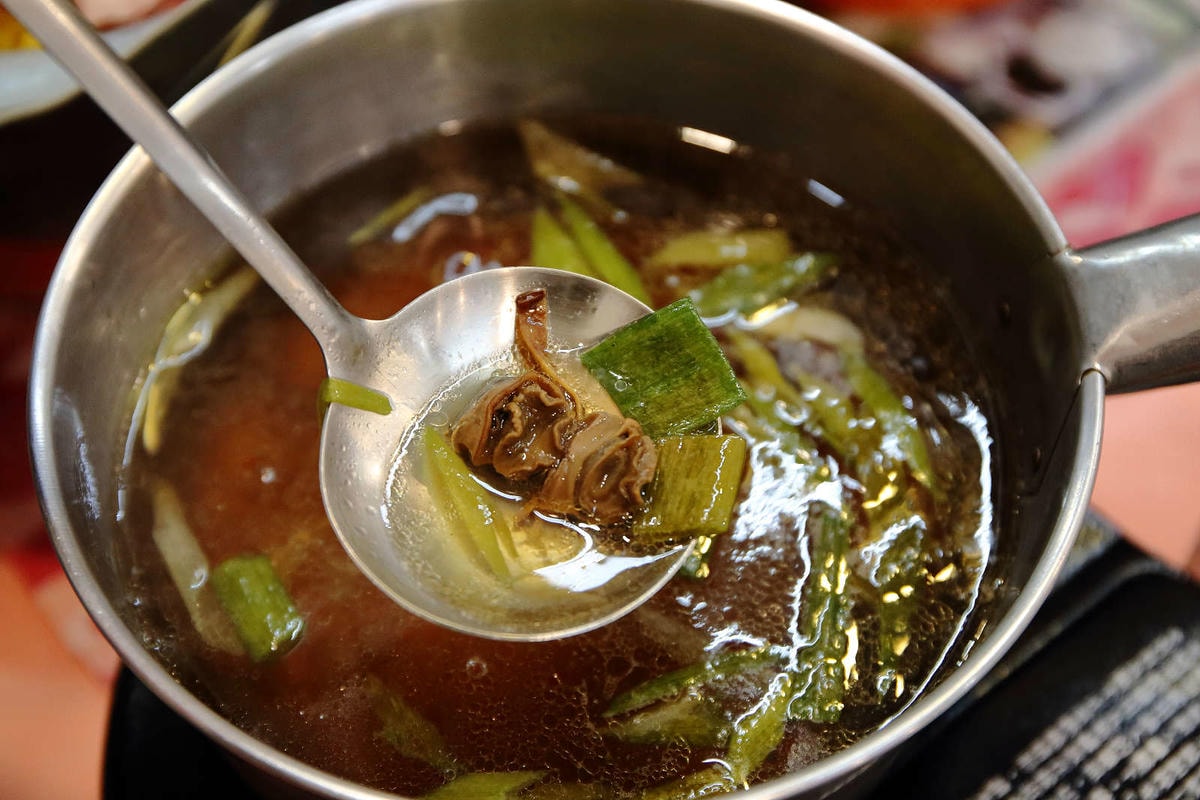【食。台南】一七二營本部連軍事主題餐廳〜台南安平特色餐廳,戴鋼盔吃火鍋,軍事餐廳讓你體驗當兵的感覺,男人最珍貴的軍旅回憶!(已歇業)