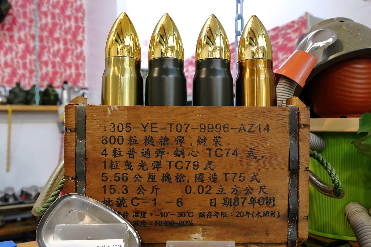 【食。台南】一七二營本部連軍事主題餐廳〜台南安平特色餐廳,戴鋼盔吃火鍋,軍事餐廳讓你體驗當兵的感覺,男人最珍貴的軍旅回憶!(已歇業)