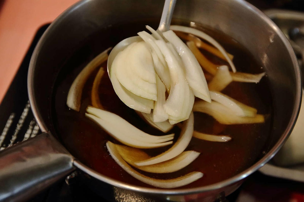 【食。台南】一七二營本部連軍事主題餐廳〜台南安平特色餐廳,戴鋼盔吃火鍋,軍事餐廳讓你體驗當兵的感覺,男人最珍貴的軍旅回憶!(已歇業)