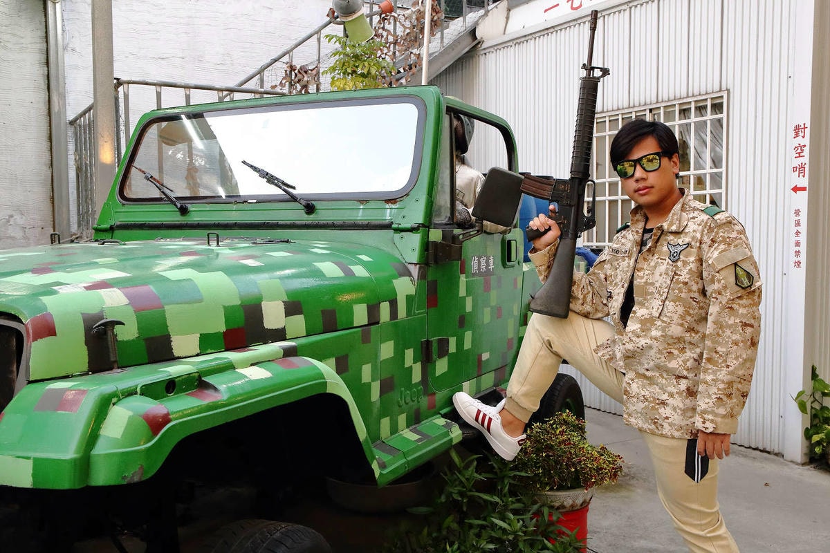 【食。台南】一七二營本部連軍事主題餐廳〜台南安平特色餐廳,戴鋼盔吃火鍋,軍事餐廳讓你體驗當兵的感覺,男人最珍貴的軍旅回憶!(已歇業)