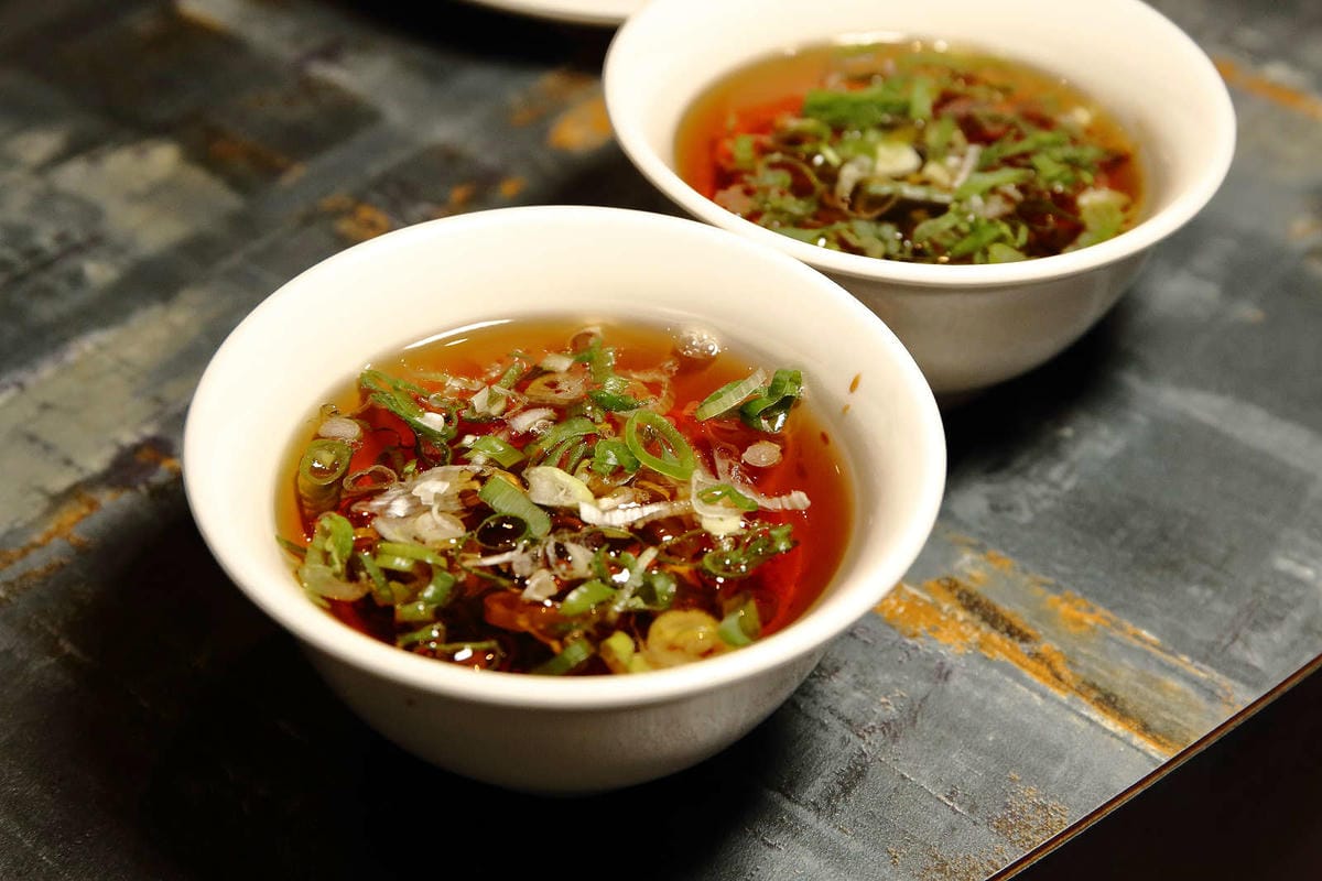 【食。台北】老撈麻辣火鍋〜饕級麻辣控的口袋名單！台北宵夜美食，吃麻辣鍋還能配熱炒，雙重享受，迸出新滋味！