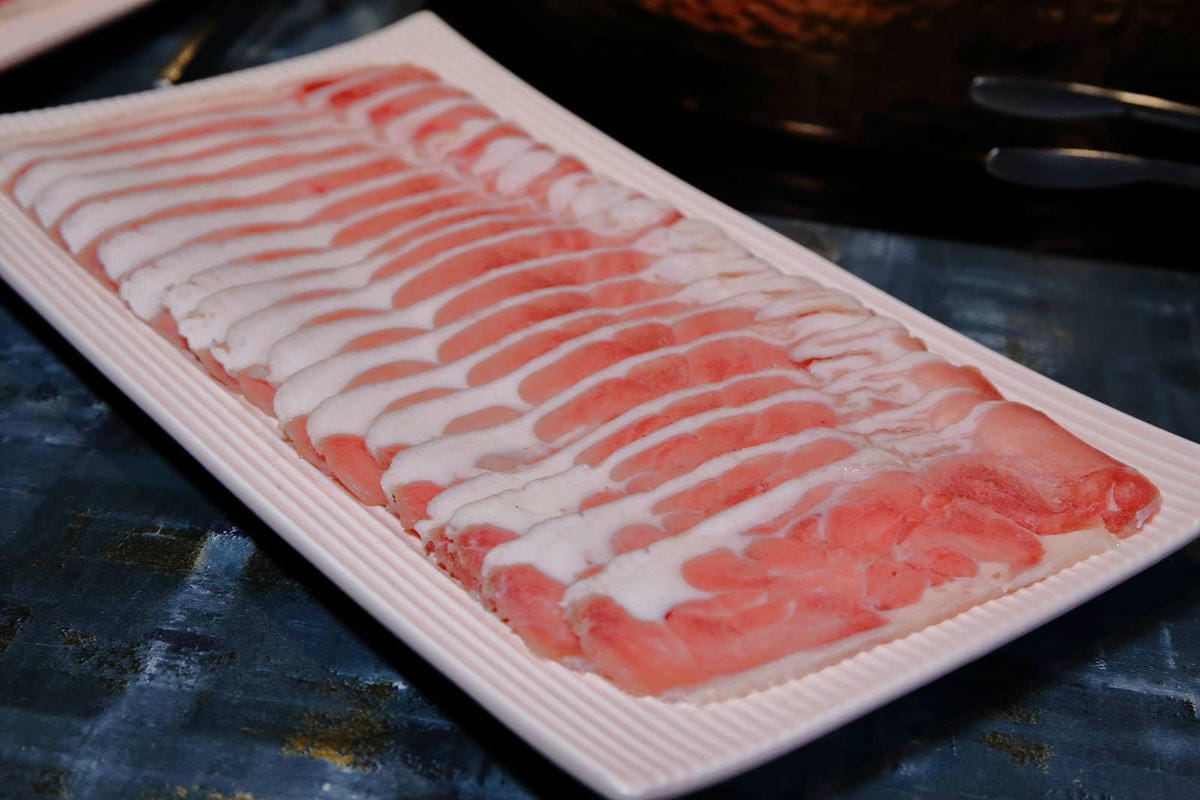 【食。台北】老撈麻辣火鍋〜饕級麻辣控的口袋名單！台北宵夜美食，吃麻辣鍋還能配熱炒，雙重享受，迸出新滋味！