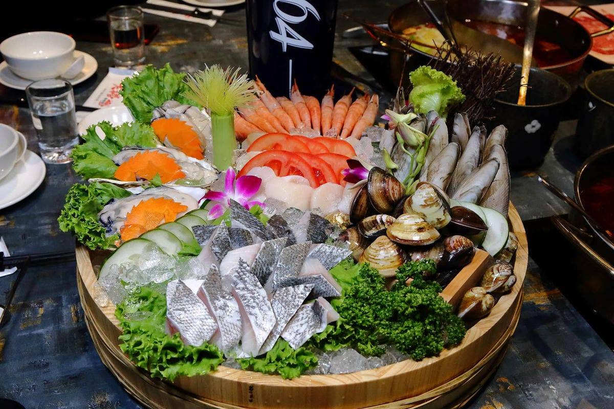 【食。台北】老撈麻辣火鍋〜饕級麻辣控的口袋名單！台北宵夜美食，吃麻辣鍋還能配熱炒，雙重享受，迸出新滋味！