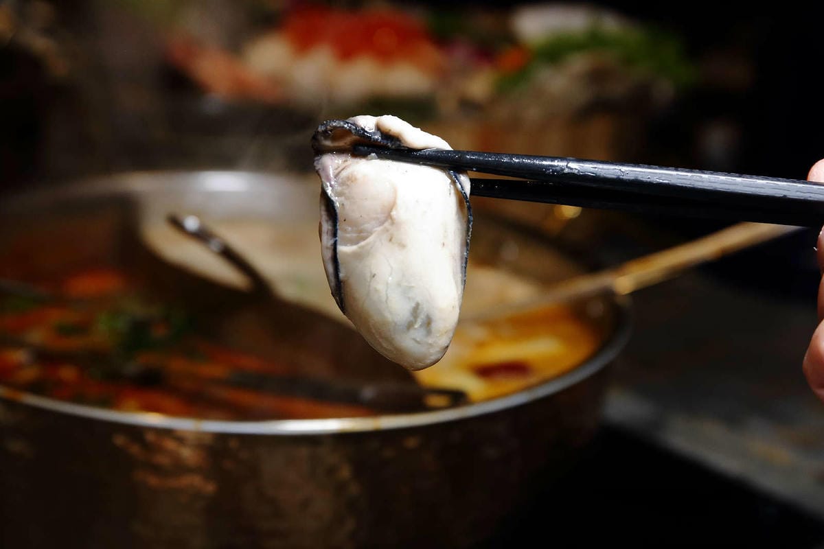 【食。台北】老撈麻辣火鍋〜饕級麻辣控的口袋名單！台北宵夜美食，吃麻辣鍋還能配熱炒，雙重享受，迸出新滋味！