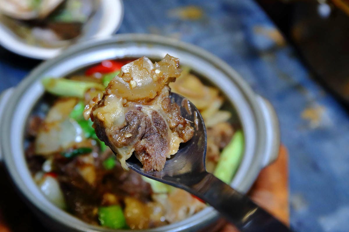【食。台北】老撈麻辣火鍋〜饕級麻辣控的口袋名單！台北宵夜美食，吃麻辣鍋還能配熱炒，雙重享受，迸出新滋味！