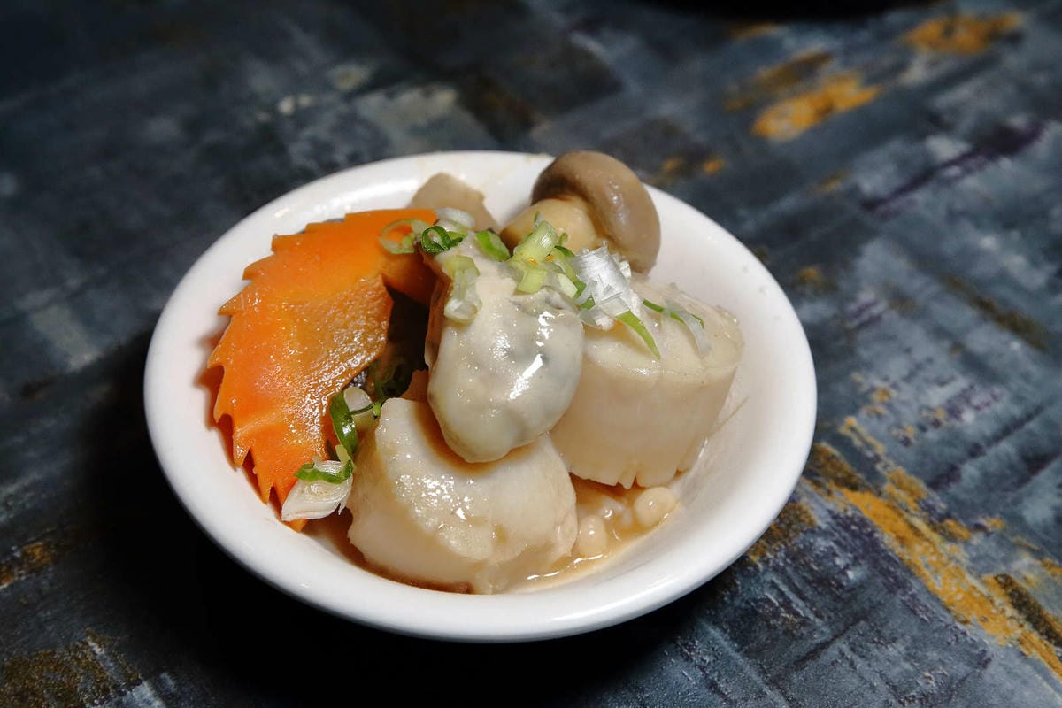 【食。台北】老撈麻辣火鍋〜饕級麻辣控的口袋名單！台北宵夜美食，吃麻辣鍋還能配熱炒，雙重享受，迸出新滋味！