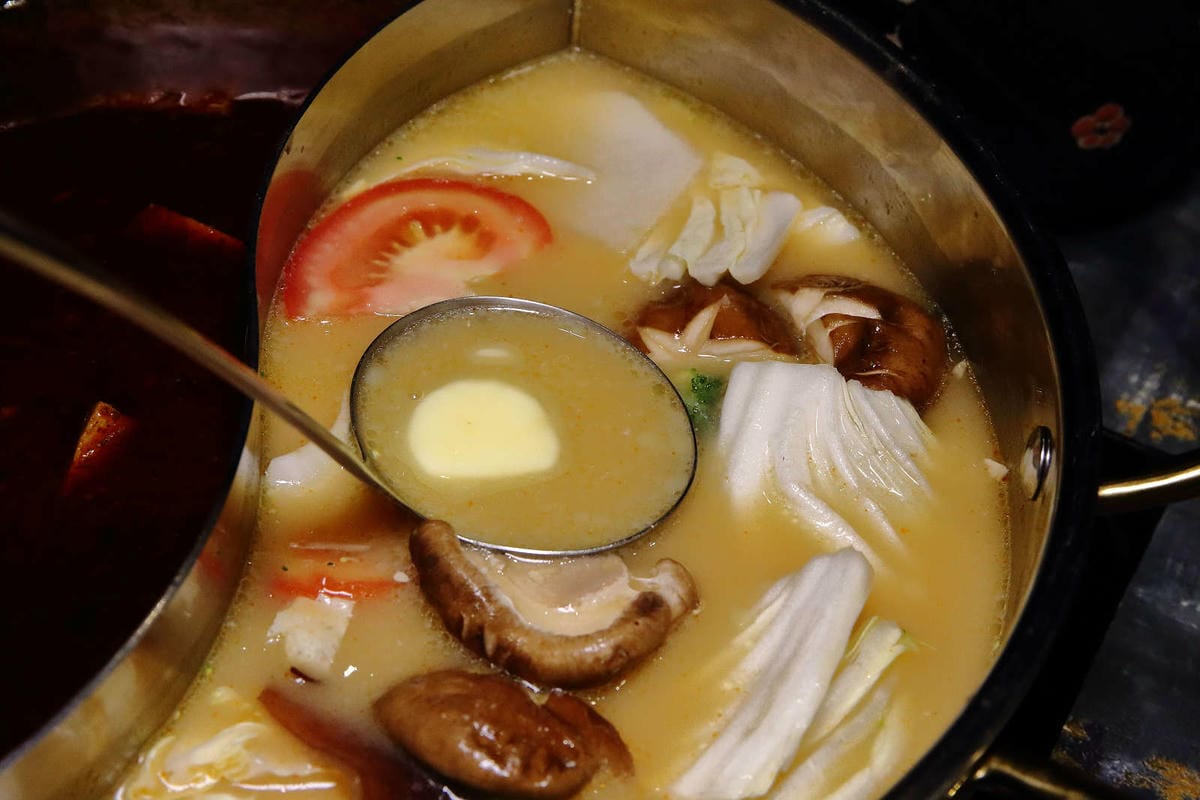 【食。台北】老撈麻辣火鍋〜饕級麻辣控的口袋名單！台北宵夜美食，吃麻辣鍋還能配熱炒，雙重享受，迸出新滋味！