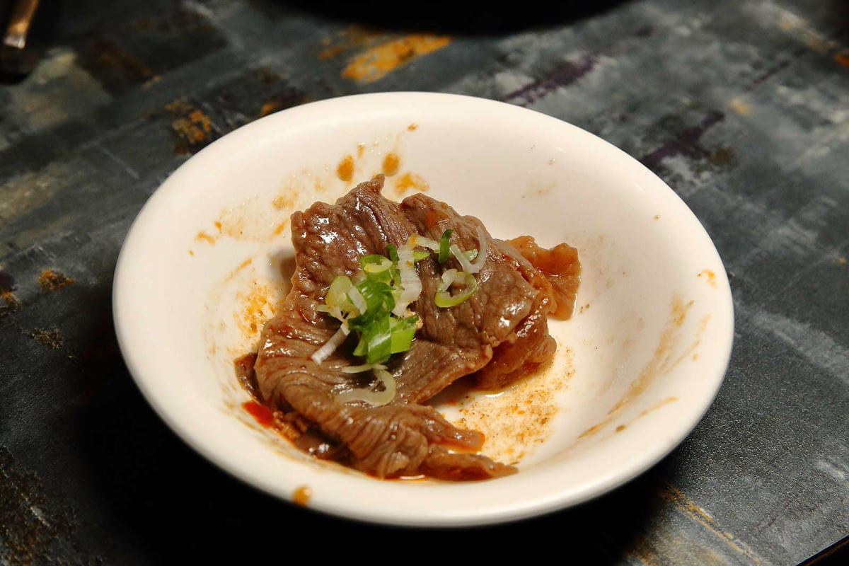 【食。台北】老撈麻辣火鍋〜饕級麻辣控的口袋名單！台北宵夜美食，吃麻辣鍋還能配熱炒，雙重享受，迸出新滋味！