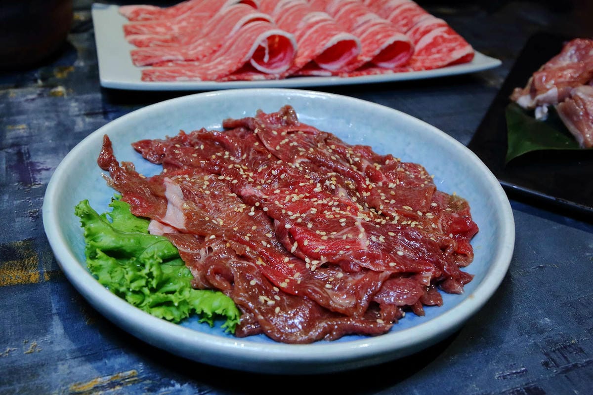 【食。台北】老撈麻辣火鍋〜饕級麻辣控的口袋名單！台北宵夜美食，吃麻辣鍋還能配熱炒，雙重享受，迸出新滋味！