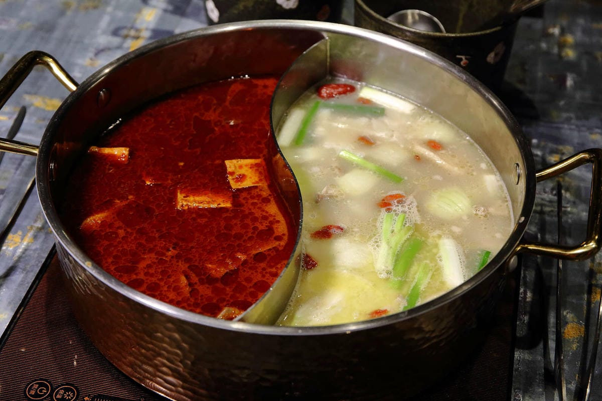 【食。台北】老撈麻辣火鍋〜饕級麻辣控的口袋名單！台北宵夜美食，吃麻辣鍋還能配熱炒，雙重享受，迸出新滋味！