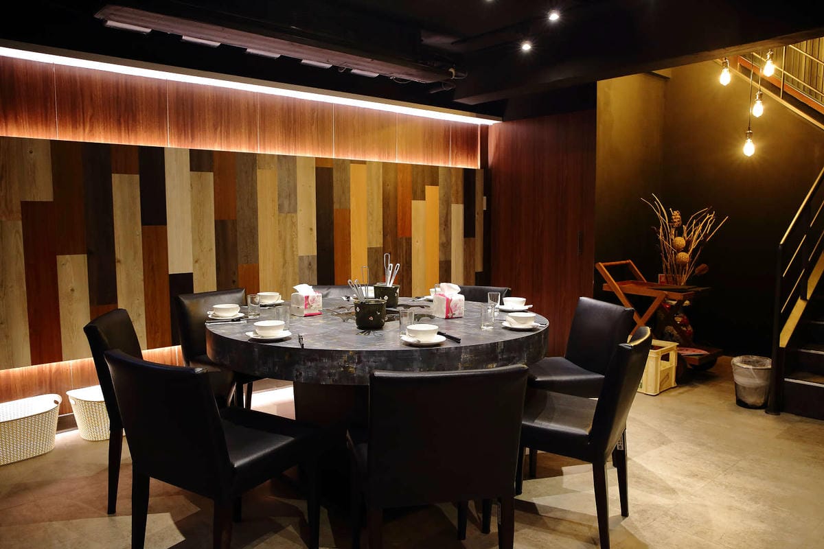 【食。台北】老撈麻辣火鍋〜饕級麻辣控的口袋名單！台北宵夜美食，吃麻辣鍋還能配熱炒，雙重享受，迸出新滋味！