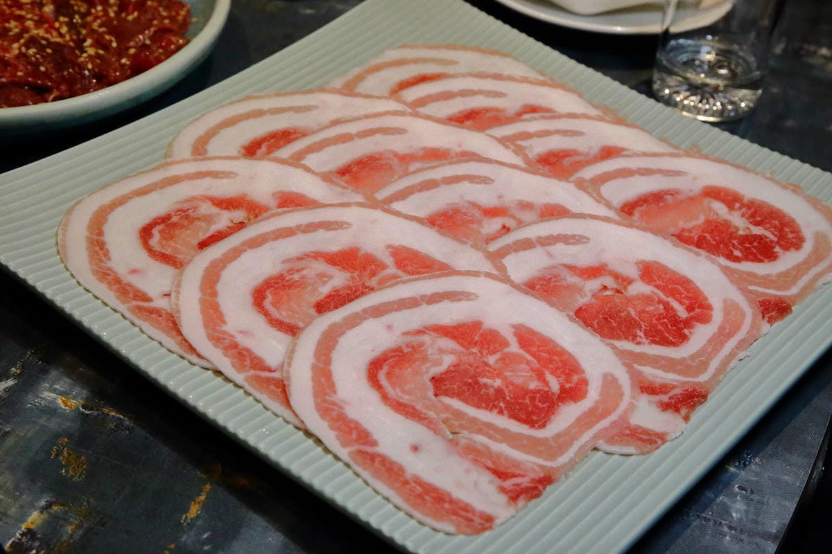 【食。台北】老撈麻辣火鍋〜饕級麻辣控的口袋名單！台北宵夜美食，吃麻辣鍋還能配熱炒，雙重享受，迸出新滋味！
