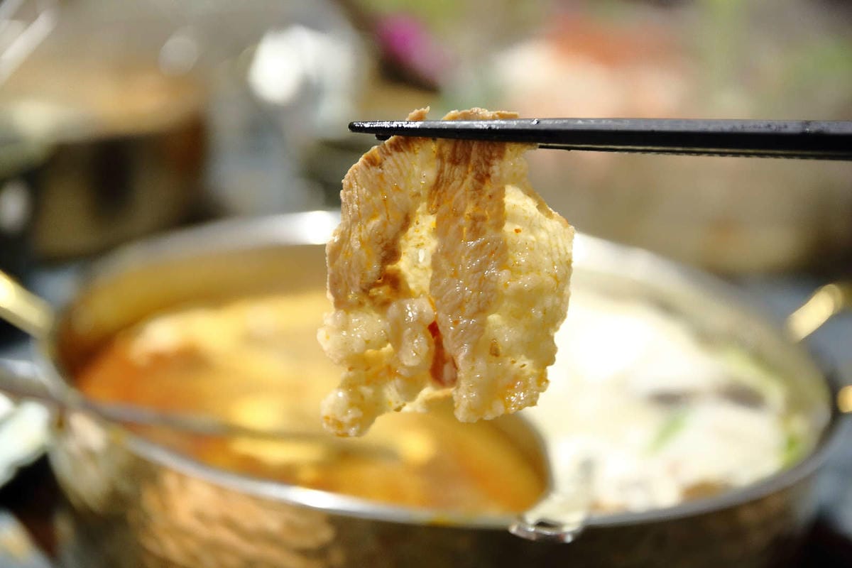 【食。台北】老撈麻辣火鍋〜饕級麻辣控的口袋名單！台北宵夜美食，吃麻辣鍋還能配熱炒，雙重享受，迸出新滋味！