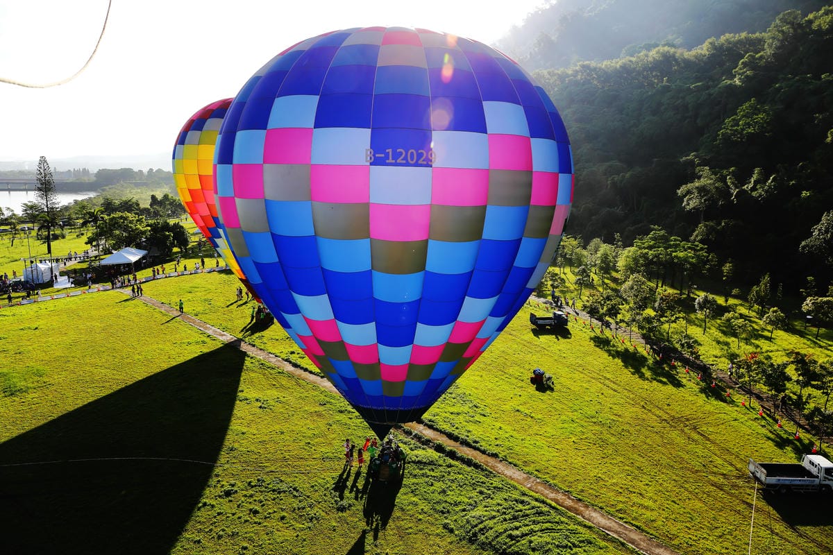 【遊。桃園】2019桃園石門熱氣球嘉年華。今夏第一發～石門水庫熱氣球又來惹！